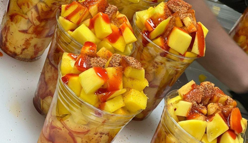 Salvadoreño hace del mango con chile una tendencia en Maryland y Virginia