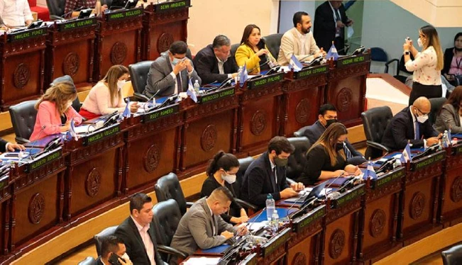 Informe de PNUD-IDEA: prevalecen brechas para representación de mujeres en Asamblea Legislativa