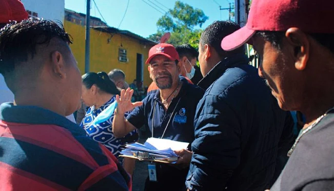 Alcalde interino se reúne con sindicatos, que reclaman impago