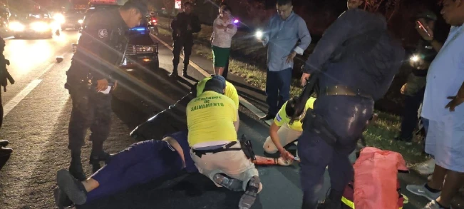 Hallan un hombre muerto en la carretera de Oro