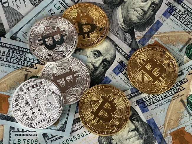 "Bonos volcán", la polémica apuesta en bitcoin del presidente de El Salvador