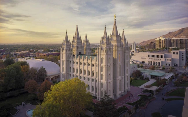 Fisco EEUU multa a la iglesia mormona por ocultar ilícitamente un fondo de inversión de $32 mil millones
