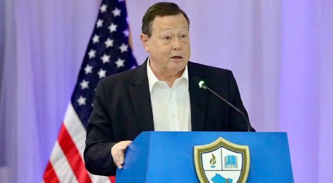 Embajador de EEUU exhorta a defender la democracia y enfatizar en rendición de cuentas