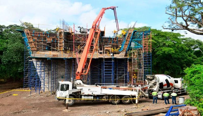 ¿Qué proyectos de construcción se ejecutan en El Salvador en 2023?
