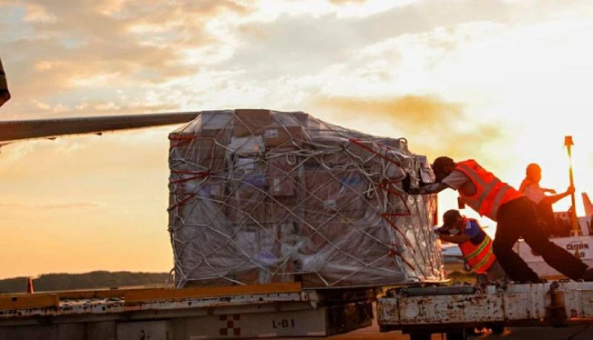 Las remesas crecen 5.6 %, pero las exportaciones caen a febrero pasado