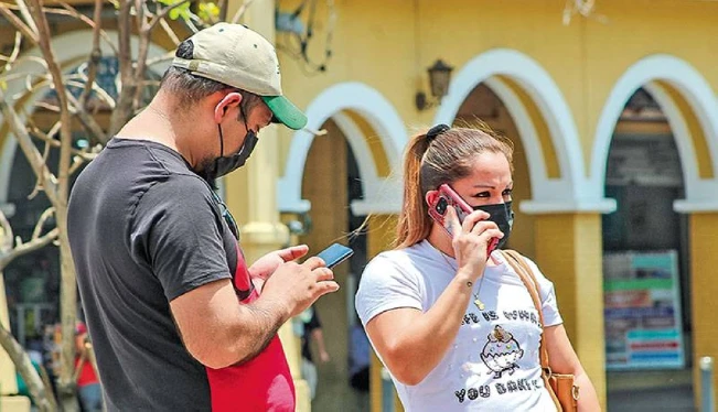 La demanda de celulares caerá en 2023 en El Salvador