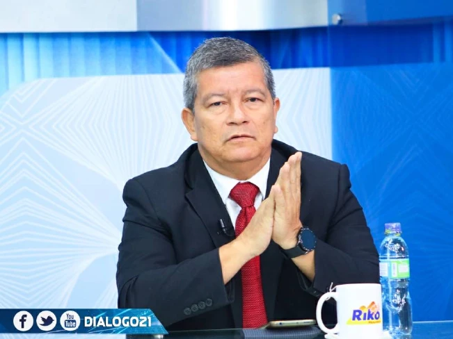 Manuel Flores pide a FMLN no elegir candidatos con 'pasado corrupto'