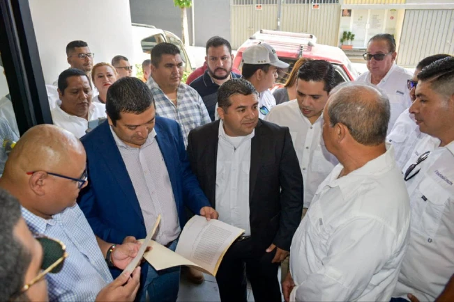 Poder Ciudadano entrega firmas para inscribirse como partido político
