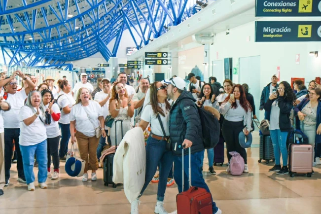 Novios eligieron El Salvador para su boda y se trajeron a todos los invitados