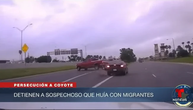 La peligrosa persecución de un coyote con migrantes que huía de la policía en Texas