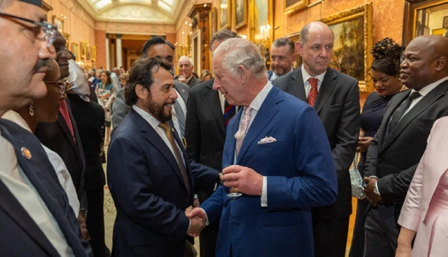 Vicepresidente salvadoreño sostiene encuentro con rey Carlos III antes de su coronación