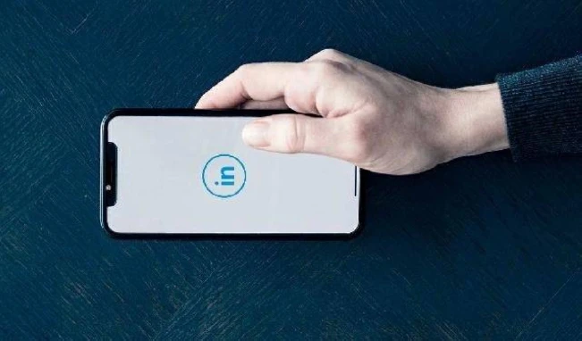 LinkedIn recortará 716 empleos y cierra su app para China