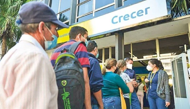 S&P pone a El Salvador en un impago selectivo por un día tras canje de deuda de pensiones