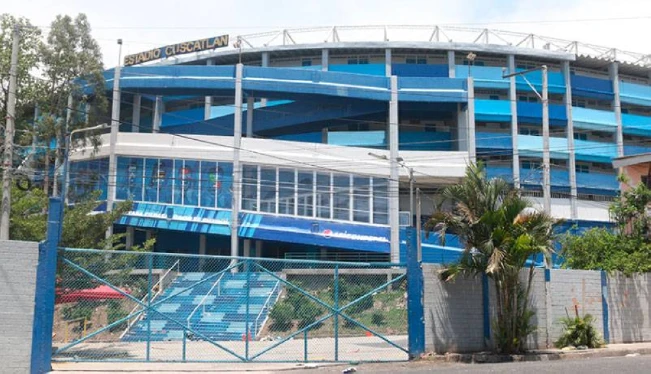 Tras un trágico partido, el fútbol nacional se hunde en la zozobra