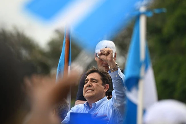 Justicia de Guatemala excluye al aspirante más fuerte a la presidencia