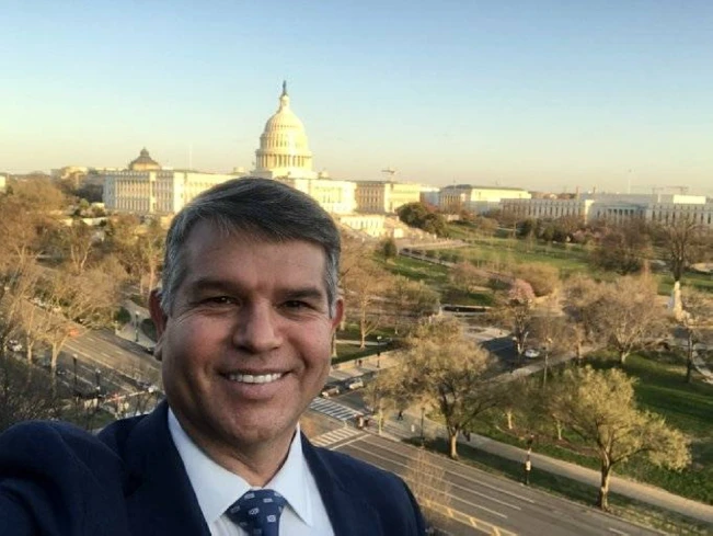 Luis Parada acepta ser parte de la fórmula presidencial propuesta por Sumar