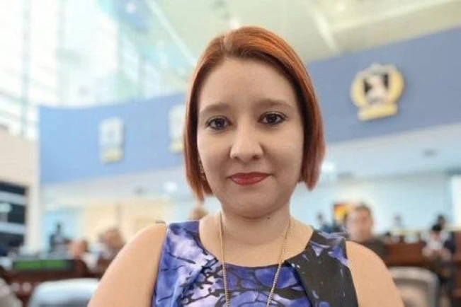 Renuncia diputada Marta Pineda y dice Gana no le devuelve curul de Sonsonate