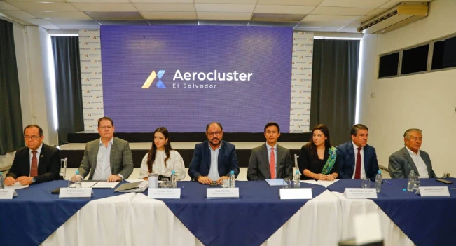 Cepa firma un acuerdo con Aeroclúster para promover los servicios aeronáuticos