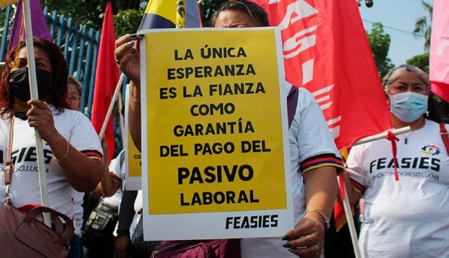Empleados de maquilas exigen pago de sus salarios