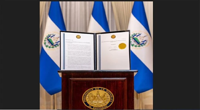 Presidente Bukele firma ley de supresión de municipios