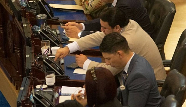 Oposición: proyección de Nuevas Ideas va contra democracia