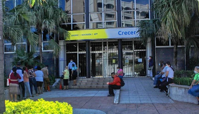Más de 191,000 salvadoreños retiraron $1,091 millones en anticipo de pensión