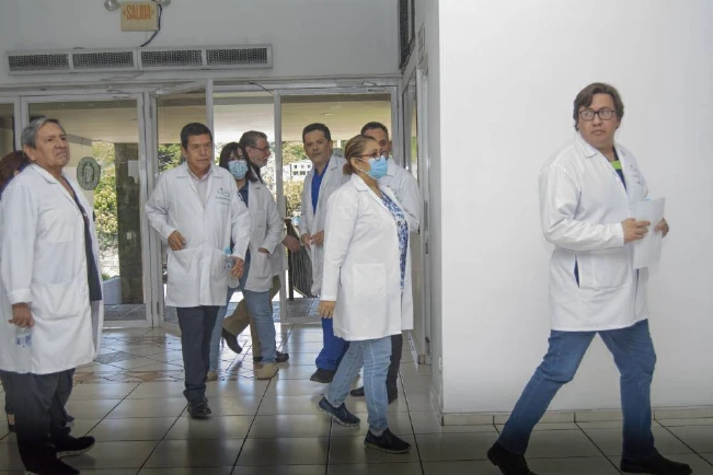 Colegio Médico exige reincorporación de internos suspendidos por paro de labores en hospital Rosales