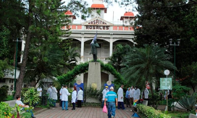 Más de 40 asociaciones del Colegio Médico exigen restitución de suspendidos