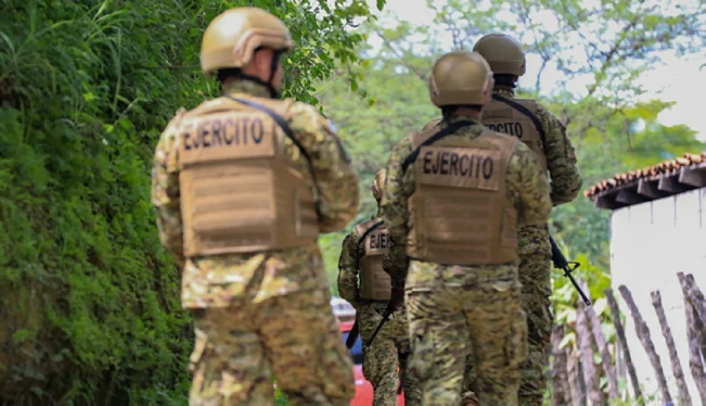 Director de PNC dice van entre "12 y 15" capturados en cerco militar en Cabañas