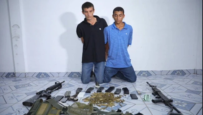Capturan a dos supuestos pandilleros con armas de guerra en el cerco militar de Cabañas