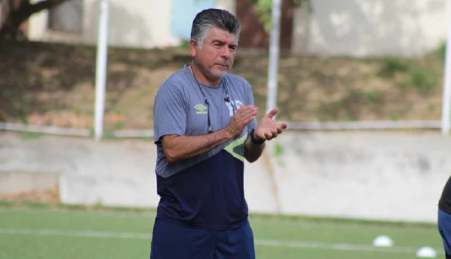 Mauricio Cienfuegos revela cuánto fue su primer sueldo como futbolista y en qué lo gastó