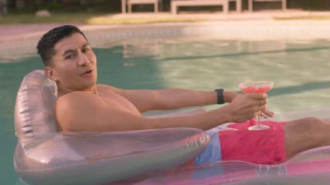Salvadoreño protagoniza película cómica LGBT en Hollywood