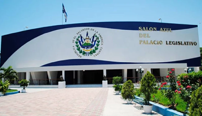 Jefe en Asamblea Legislativa declina de candidatura a CCR