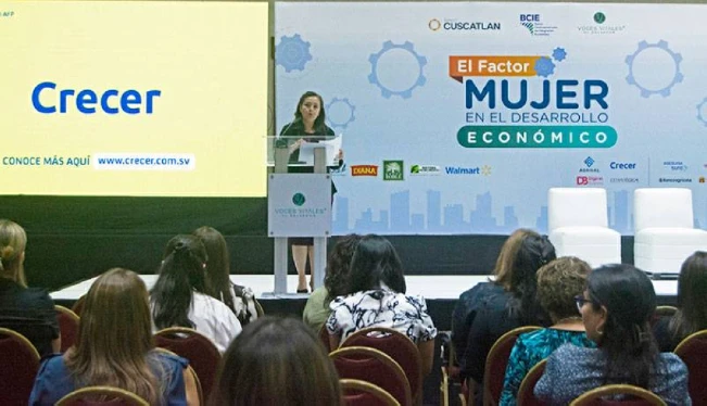La brecha laboral entre hombres y mujeres es de 31 % en El Salvador