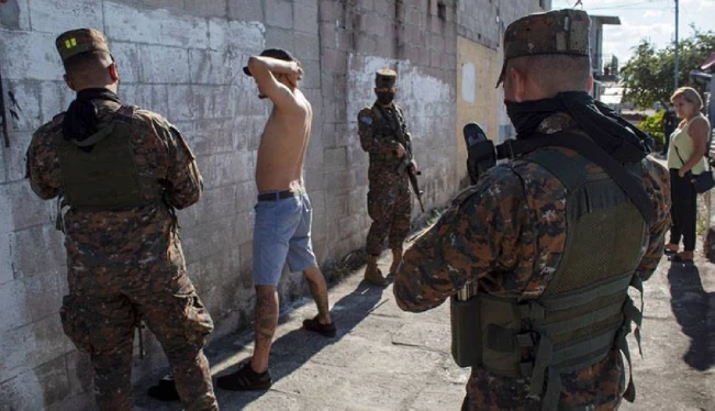 UE reconoce baja “enorme” de violencia y pide “cerrar medidas excepcionales”