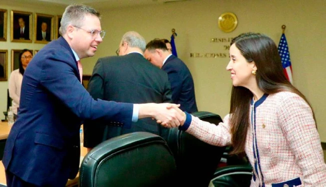 Alto funcionario de EEUU se reúne con gobierno y sociedad civil en el país