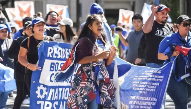 Diputados preparan ley para subir los incentivos a migrantes que regresen