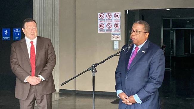 Subsecretario de EEUU dice reelección "es un tema para los salvadoreños"