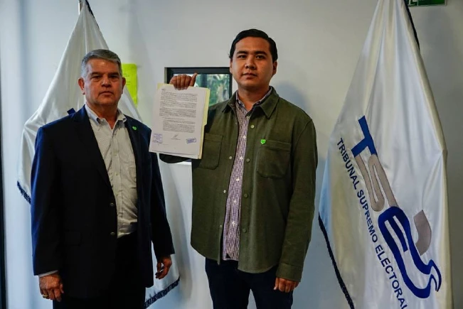 Reiteran recursos en el TSE contra inscripción de Bukele luego de la solicitud del Presidente