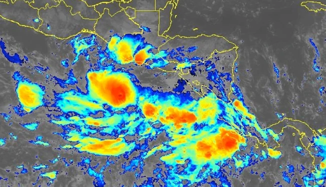 El Salvador en alerta roja por amenaza de la tormenta Pilar
