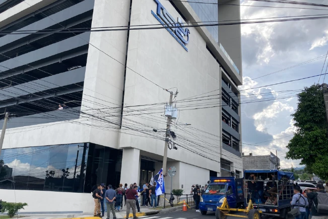 Solo cuatro partidos presentaron candidaturas a diputados para los 14 departamentos