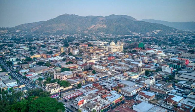 Mejora en la calificación empuja los bonos salvadoreños a su mejor precio en 2023