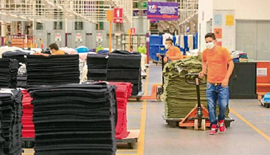 HanesBrands, el mayor exportador textil, cierra una de sus plantas en El Salvador