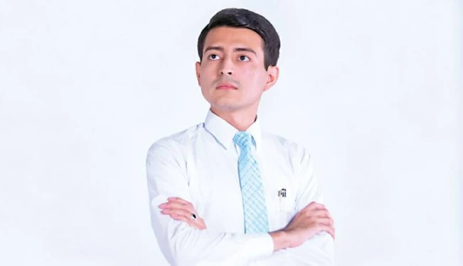 Maestro salvadoreño presenta “De prosas y versos”