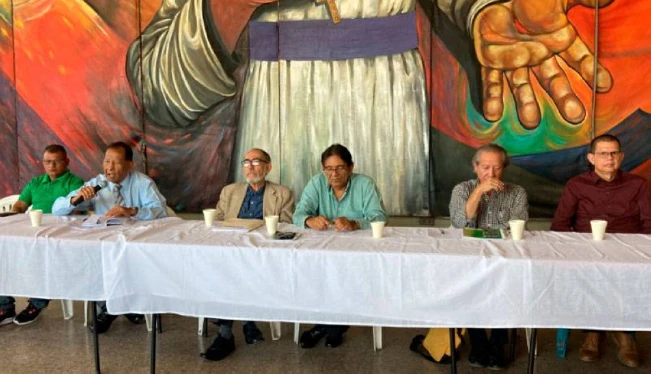 Organizaciones defienden “insurrección”, Gallegos dice que resolución se los impide