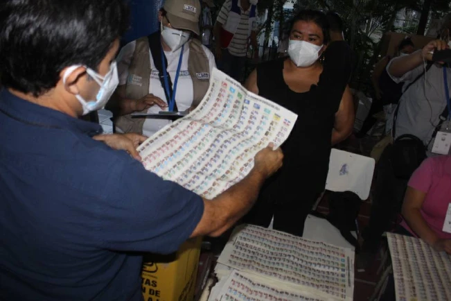 IUDOP: 45 % de la población cree que elecciones serán limpias y 31 % dice habrá fraude