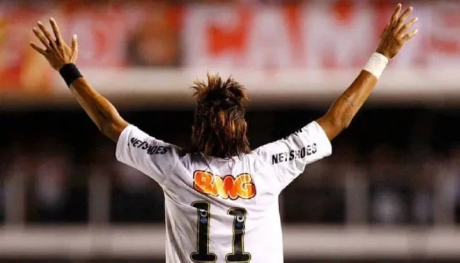 Neymar pide al presidente del Santos retirar el dorsal 11 en la segunda división de Brasil