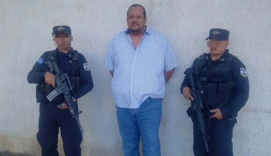 Capturan en Apopa a reconocido dueño de taller automotríz señalado por estafas de más de $2 millones