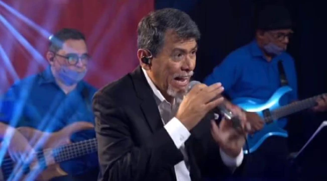 Álvaro Torres se despide de 2023 con su mítico tema "Reencuentro" (Patria querida)