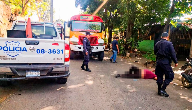 Motociclista embiste a motorista de la ruta 92 en La Paz